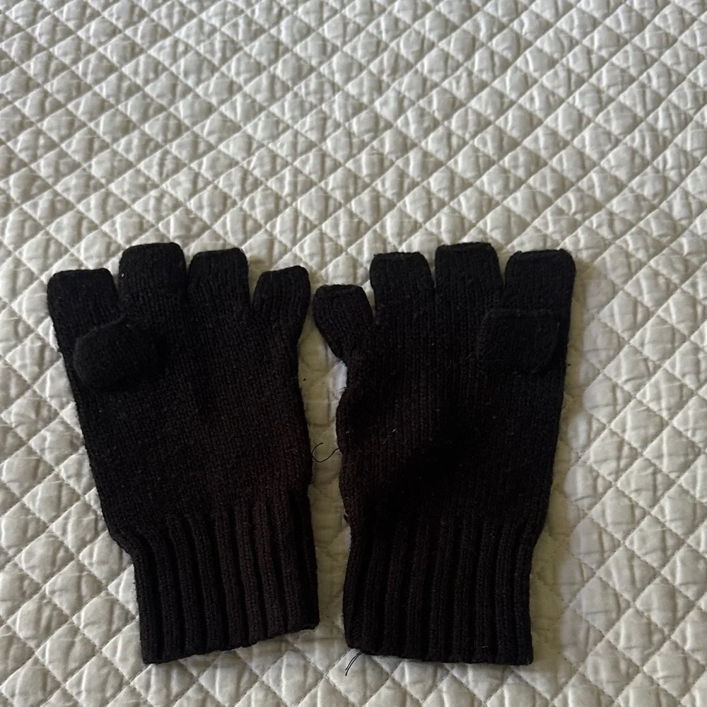 Kids Black and Pink Smiley Face Gloves